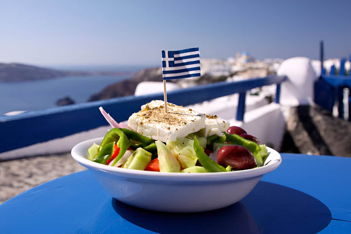 Ensalada griega refrescante y jugosa