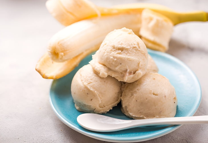 Prepara helado de plátano fácil