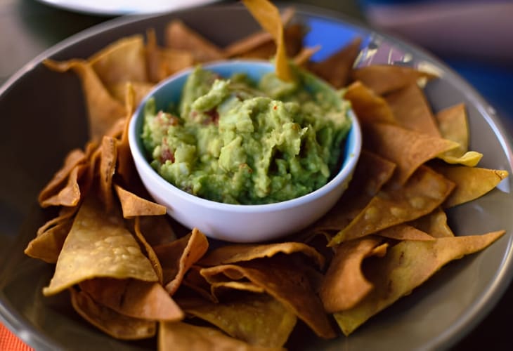 Receta de totopos con guacamole caseros