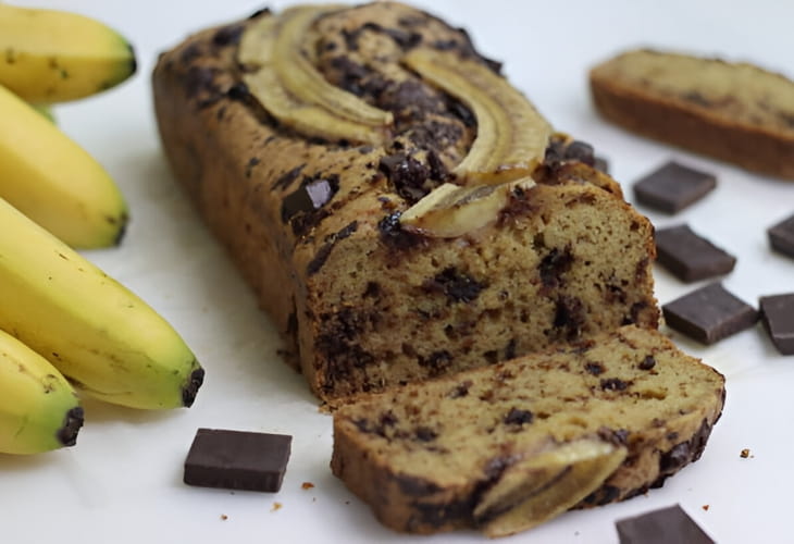 Banana bread con nueces y chocolate