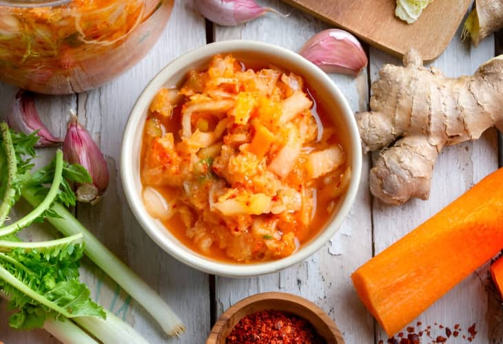 Kimchi coreano tradicional en casa