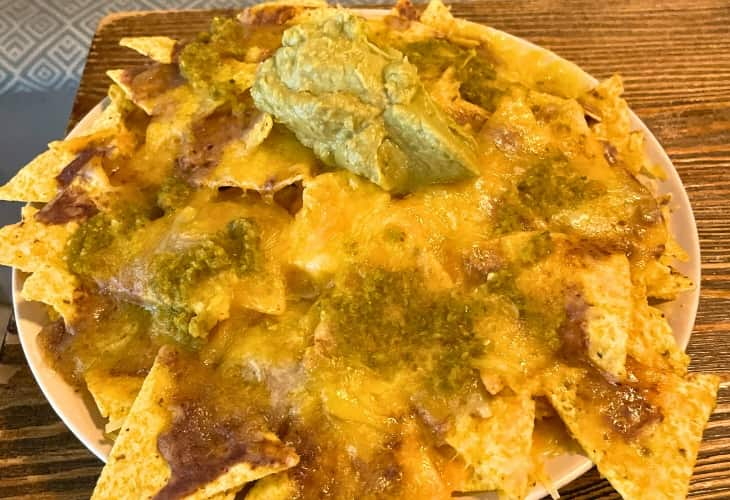 Los famosos nachos de El Apapacho Café