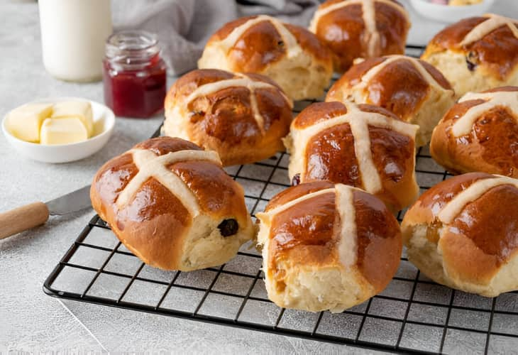 Prepara estos bollos de pascua caseros