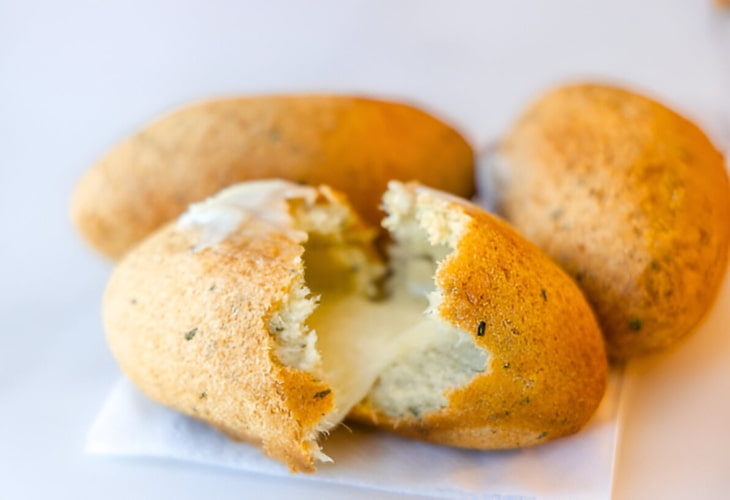 Prepara estos buñuelos de bacalao en casa