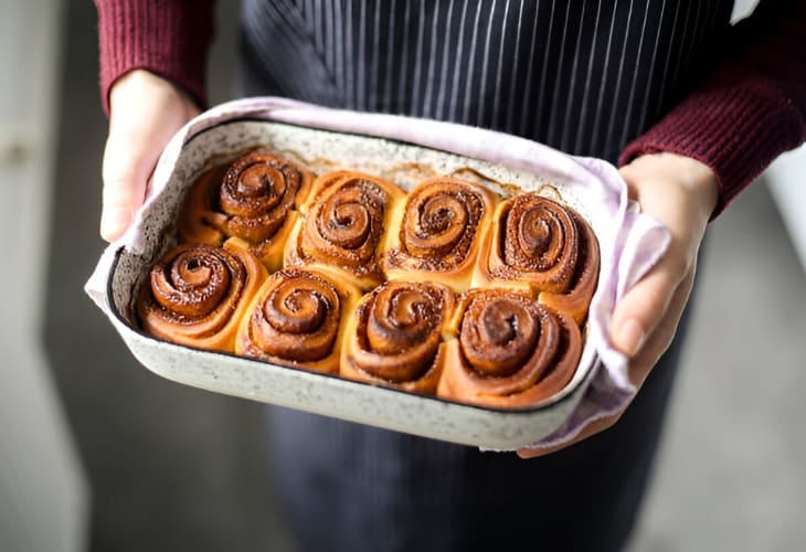 Prepara esta receta de cinnamon rolls caseros