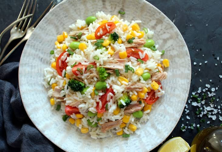 Prepara esta receta de ensalada de arroz casera