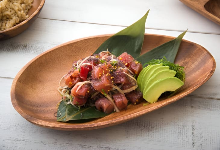 Poke de atún, plato hawaiano