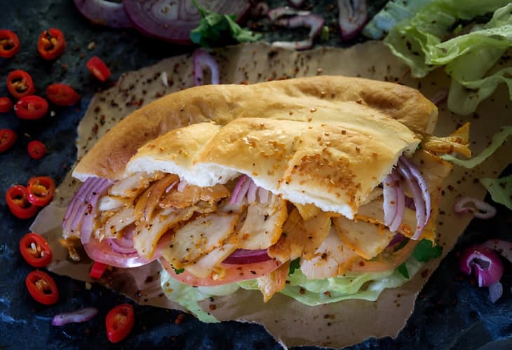 Prepara shawarma de pollo casero