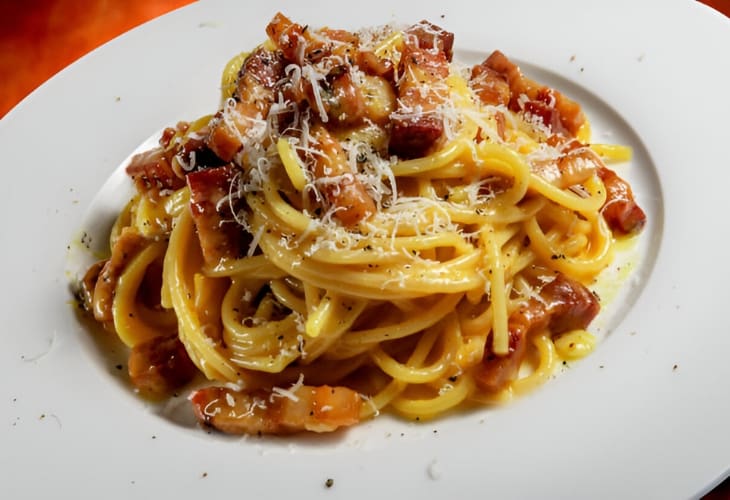 Spaghetti a la carbonara sin nata