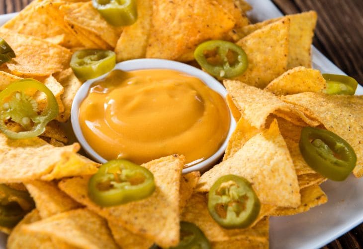 Salsa de queso para nachos: ideal para picoteos y menús informales