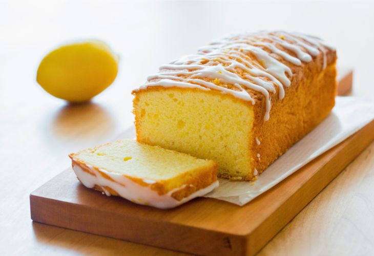 Bizcocho de yogur esponjoso, un clásico de la repostería