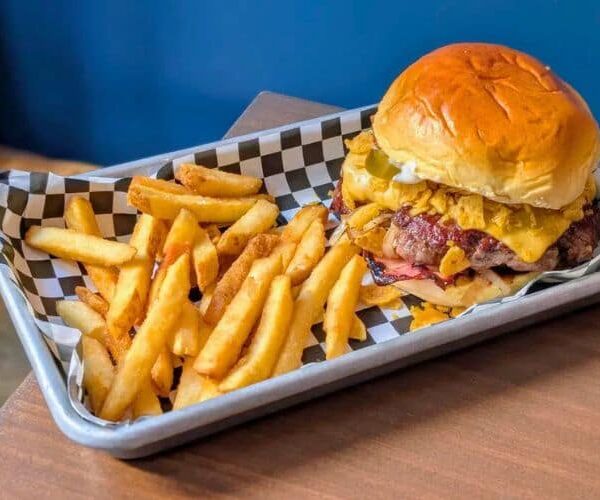 La Braña Beer & Food lanza su nueva Texas Burger: sabor puro en plena Semana Grande