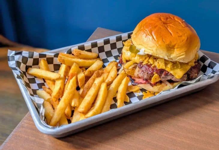 La Braña Beer & Food lanza su nueva Texas Burger: sabor puro en plena Semana Grande