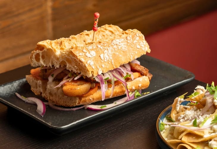 Perú gana el Mundial de Desayunos de Ibai Llanos: el pan con chicharrón que puedes probar en Santander