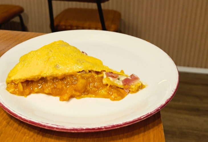 Cafetería Rua en Santander: tortillas únicas y platos combinados con sabor casero