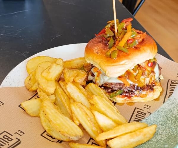 El Búnker, el rincón de las hamburguesas y tortillas caseras que triunfa en Santander
