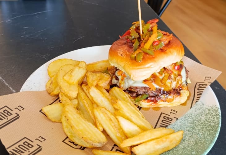 El Búnker, el rincón de las hamburguesas y tortillas caseras que triunfa en Santander